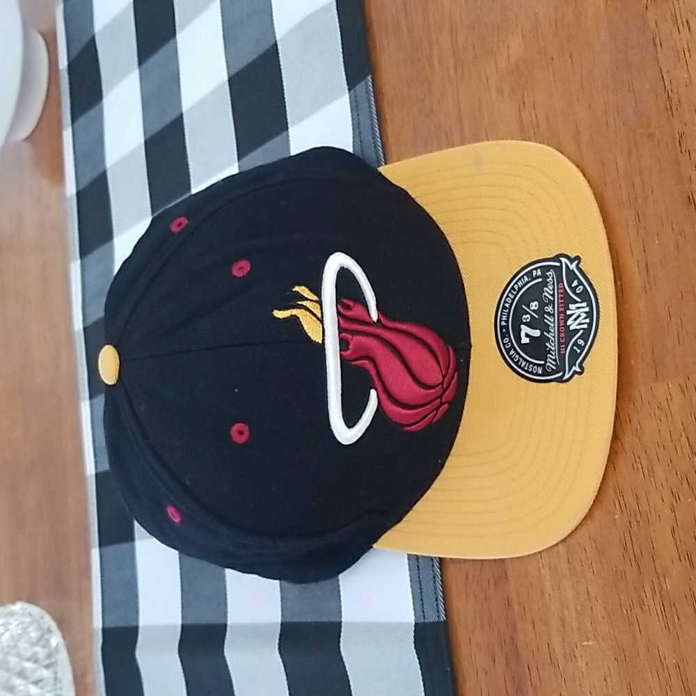Mitchell & Ness Miami Heat Snapback Hat